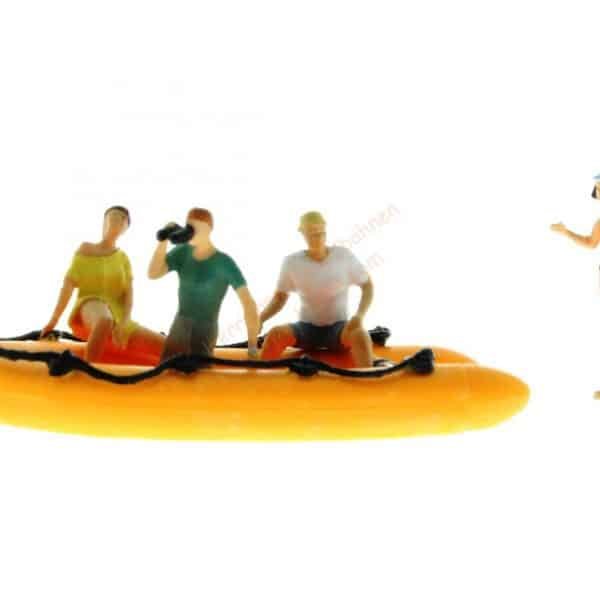 HO Familie im Schlauchboot