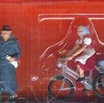 Passanten und Radfahrer. Um 1