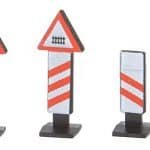 N Andreaskreuze und Warnbaken