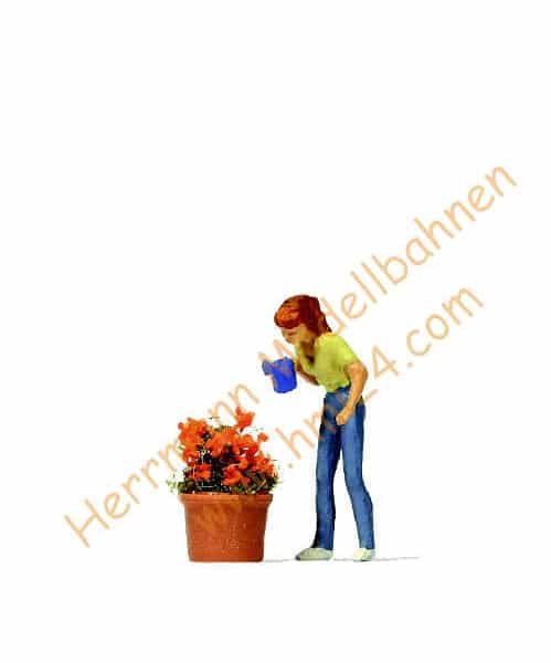 HO Beim Blumengießen