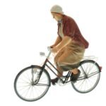 LGB Bäuerin auf Fahrrad