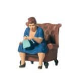 LGB Strickende Frau im Sessel