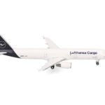 1:500 A321P2F Lufthansa Cargo